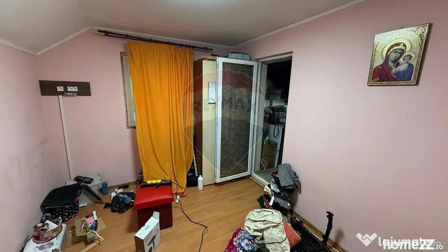 Casă cu 5 camere cu Teren 500 Mp în Est