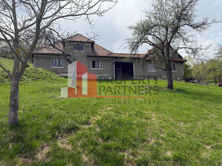 Casă individuală cu 5 camere cu Canalizare în Bran