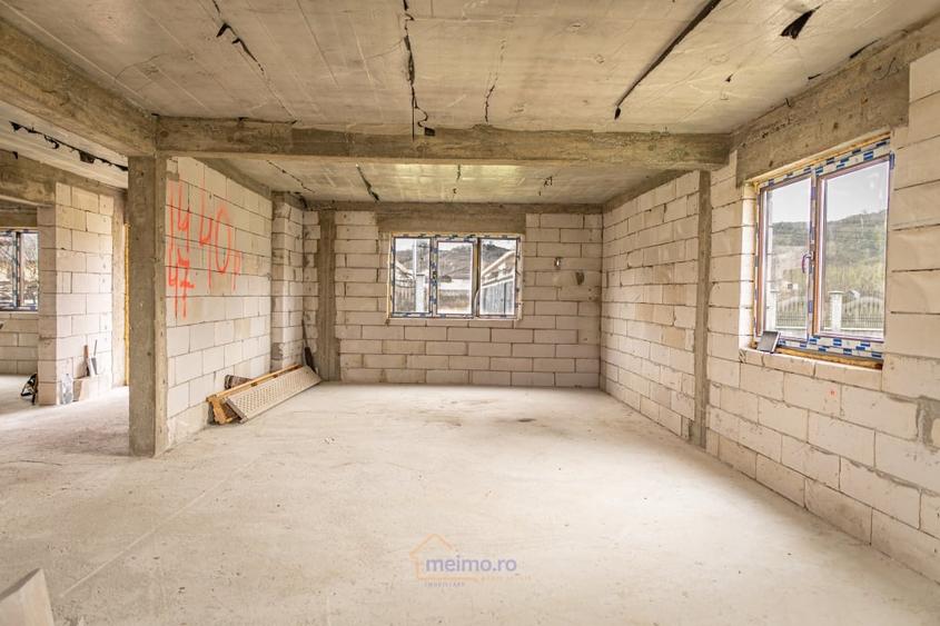 Casă individuală cu 5 camere cu Teren 1440 Mp în Cernu