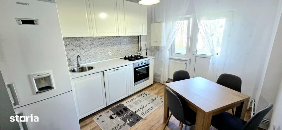 Apartament cu 2 camere decomandat în Republicii