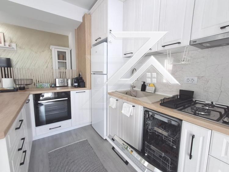 Apartament cu 3 camere decomandat, mobilat în Calea București
