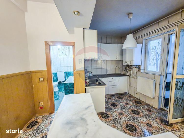 Apartament cu 4 camere semidecomandat în Armeneasca