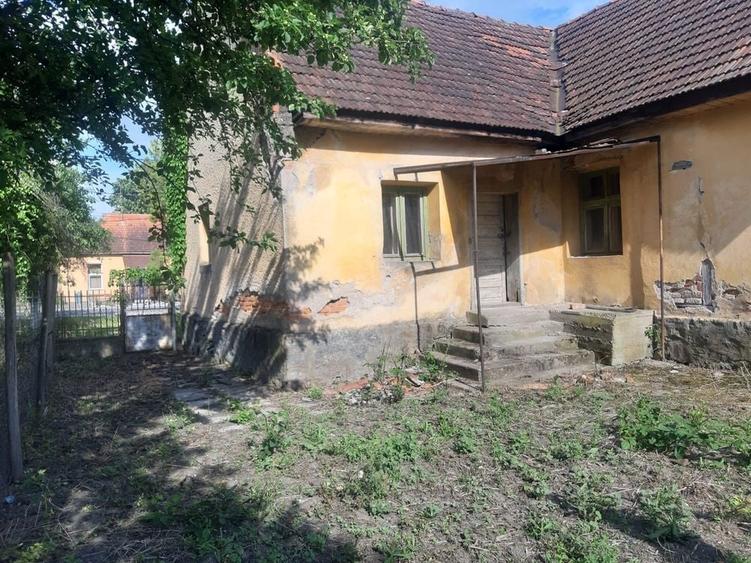 Casă cu 3 camere în Tauț