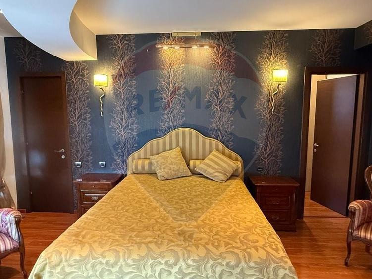 Apartament cu 4 camere semidecomandat, mobilat în Nordului