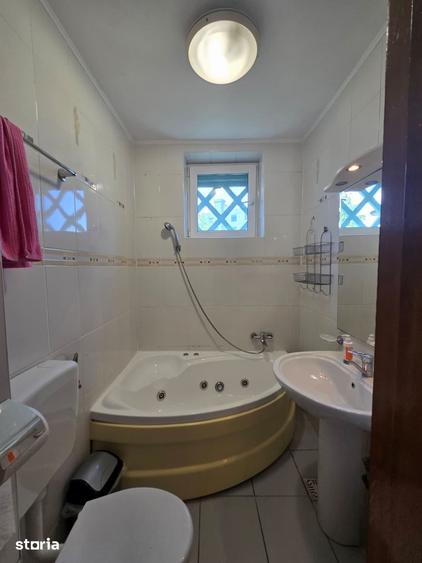 Apartament cu 3 camere semidecomandat, mobilat în Titan