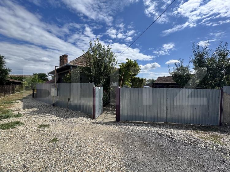 Casă individuală cu 3 camere cu Canalizare în Chețani