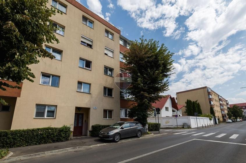 Apartament cu 3 camere decomandat în Central