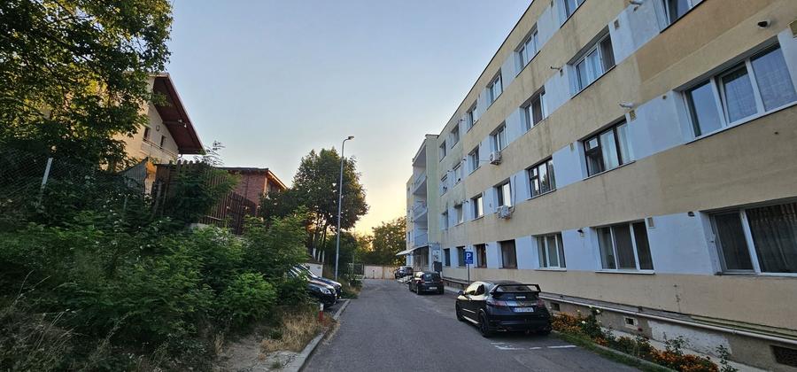 Garsonieră decomandată în Gruia