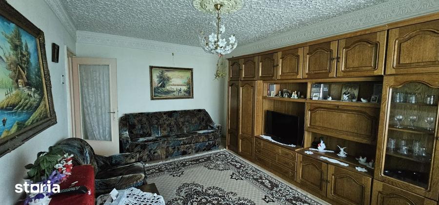 Apartament cu 2 camere decomandat, mobilat în Central