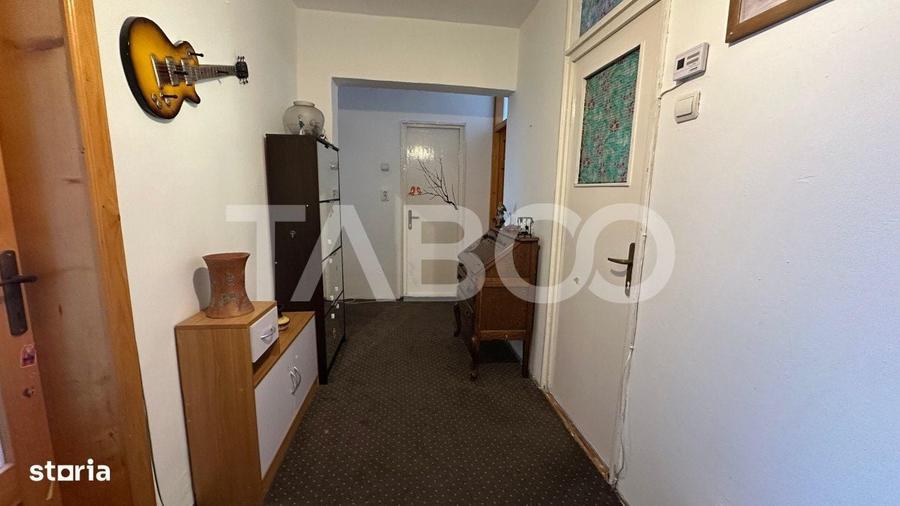 Apartament cu 3 camere decomandat în Turnișor