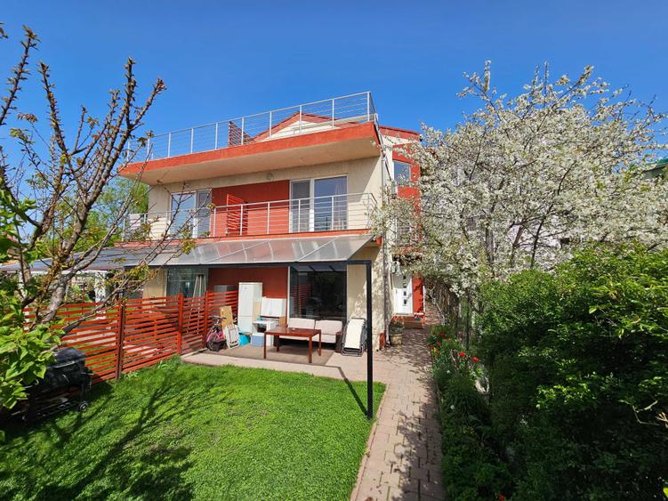 Casă cu 4 camere cu Teren 237 Mp în Mamaia