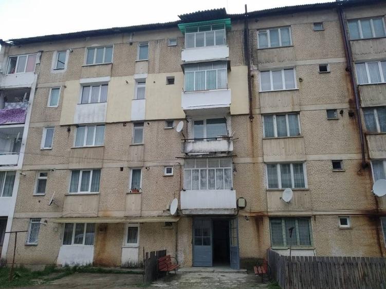 Apartament cu 3 camere decomandat în Dodeni