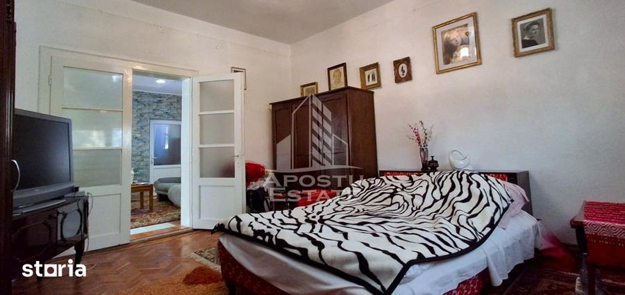 Casă cu 5 camere cu Teren 1439 Mp în Ineu
