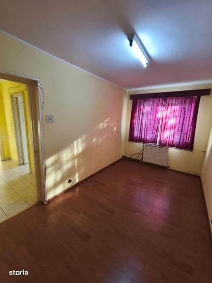 Apartament cu 3 camere semidecomandat în Central