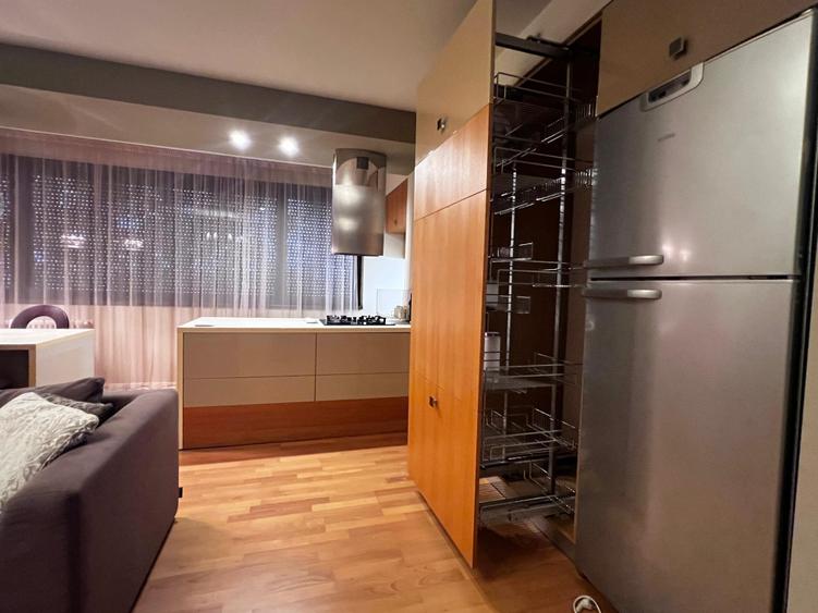Apartament cu 3 camere decomandat în Lunei