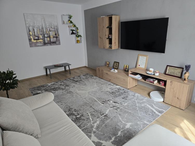 Apartament 3 camere, decomandat, zona Paltinis - Penes Curcanul - 2