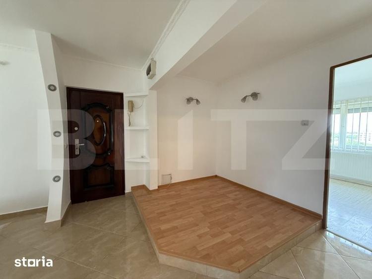 Apartament cu 3 camere decomandat în Micro 16