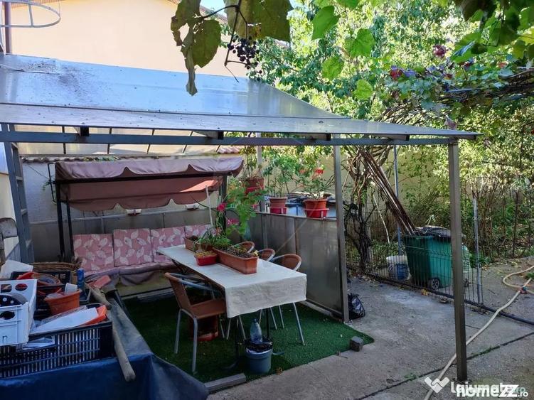 Casă cu 8 camere cu Teren 475 Mp în Uverturii
