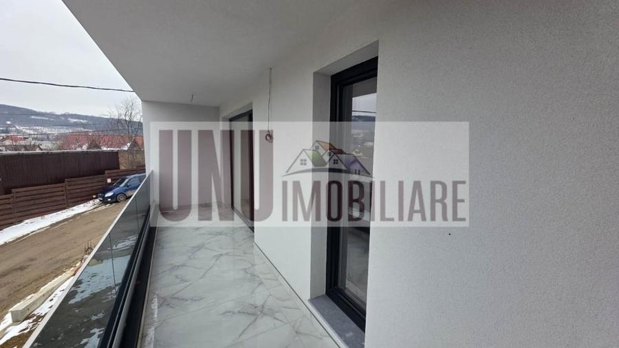 Casă individuală cu 5 camere cu Teren 700 Mp în Bucium