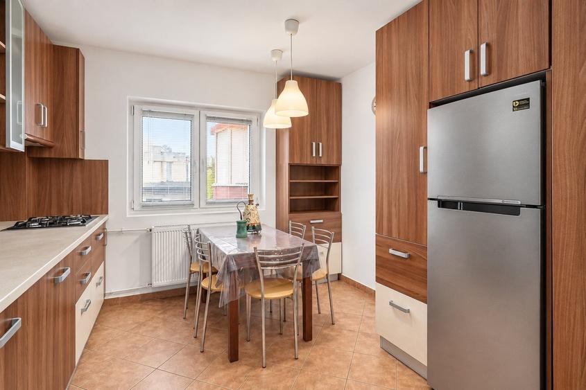 Apartament cu 3 camere decomandat, mobilat în Vitan Mall