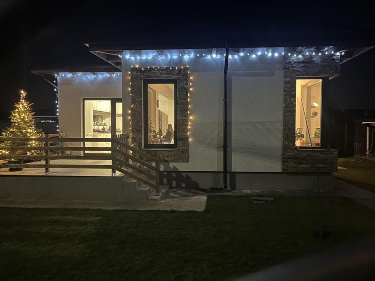 Casă cu 4 camere în Tunari