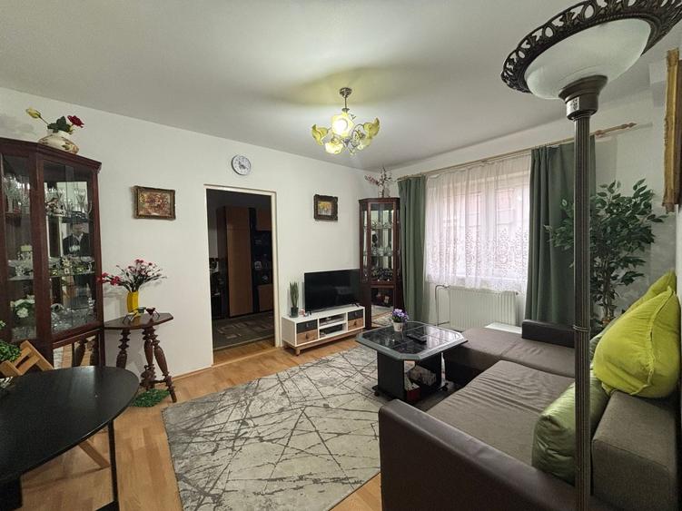 Apartament cu 3 camere semidecomandat, mobilat în Hipodrom 2