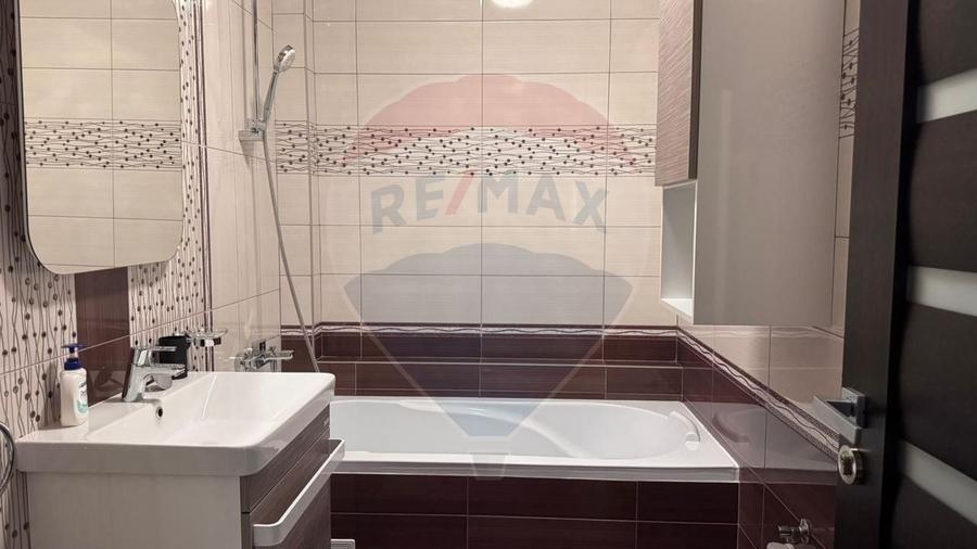 Apartament cu 3 camere semidecomandat, mobilat în Mărăști