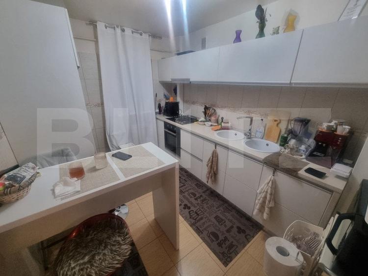 Apartament cu 3 camere decomandat, mobilat în Craiovița Nouă
