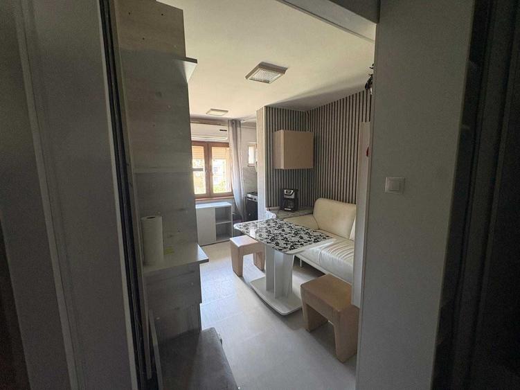 Apartament cu 3 camere decomandat în Între Lacuri