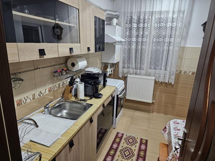 Apartament cu 2 camere decomandat, mobilat în Apărătorii Patriei