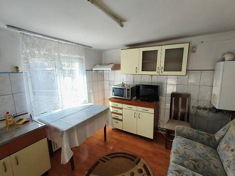 Casă cu 3 camere cu Canalizare în Poiana Țapului