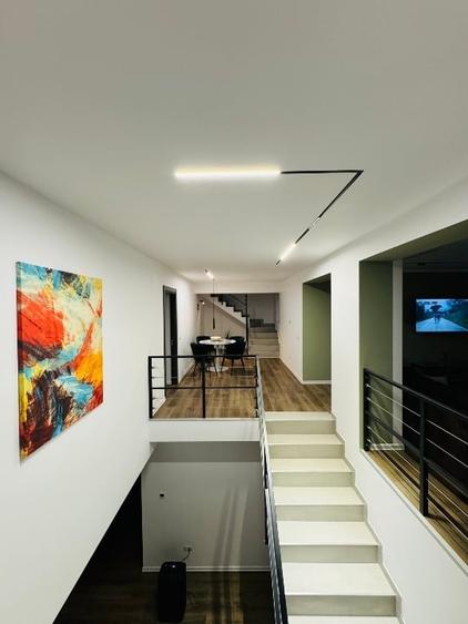 Casă individuală cu 5 camere cu Teren 5200 Mp în Central