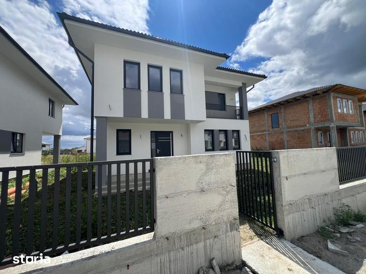 Casă cu 4 camere cu Teren 450 Mp în Central