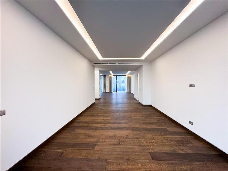 Apartament cu 5 camere decomandat, mobilat în Kiseleff