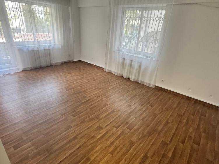 Apartament cu 4 camere decomandat în Primăverii