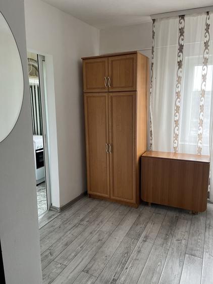 Garsonieră în Vest