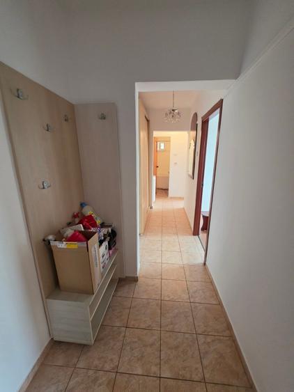 Apartament cu 3 camere decomandat în Progresul