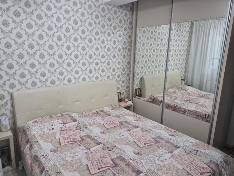 Apartament cu 2 camere semidecomandat, mobilat în Roșu