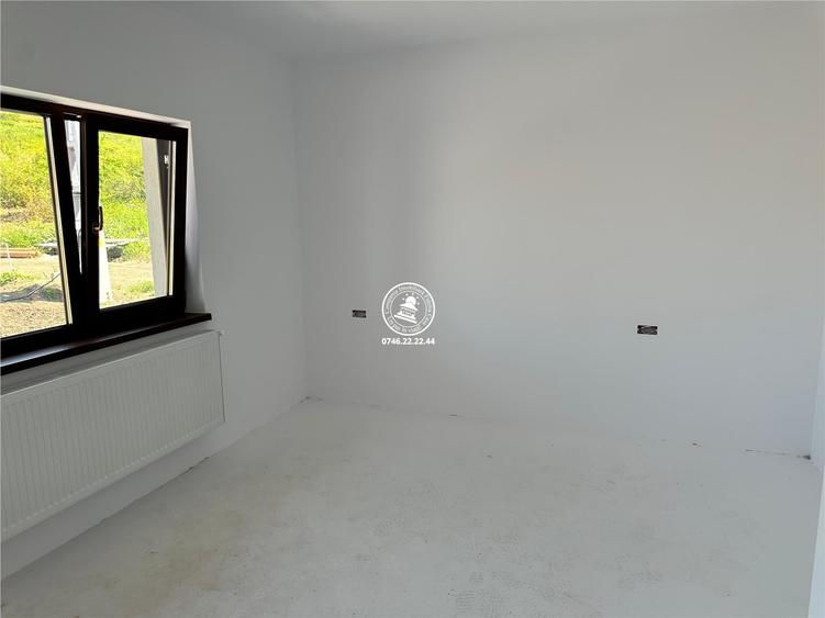 Casă cu 4 camere decomandat cu Teren 124.23000335693 Mp în Tomești