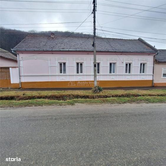 Casă cu 4 camere în Central