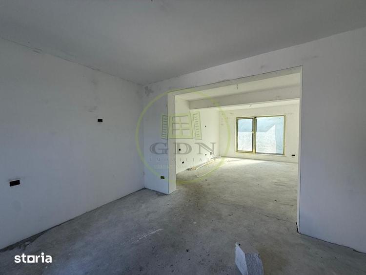 Casă cu 4 camere cu Teren 373 Mp în Romanești