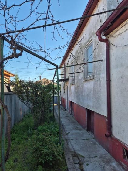 Casă individuală cu 4 camere cu Teren 132 Mp în Central