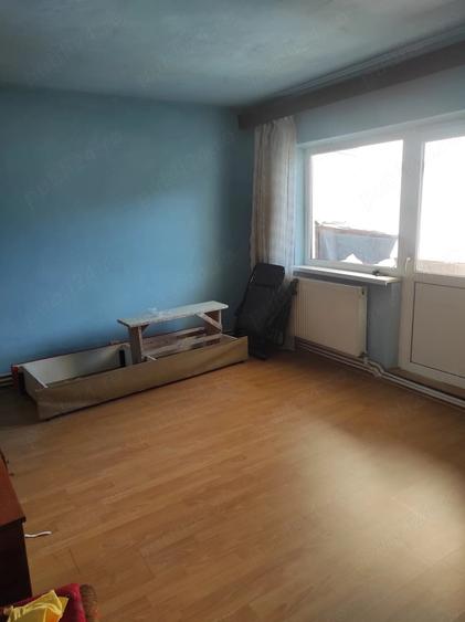 Apartament cu 4 camere decomandat în Vulcan