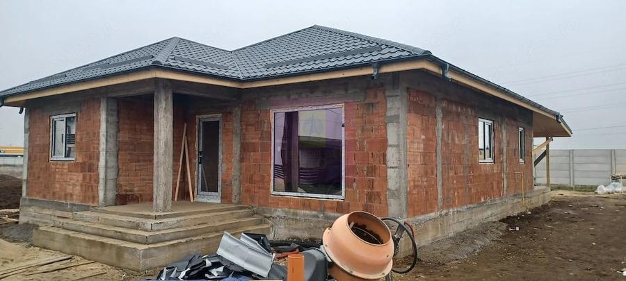 Casă cu 4 camere cu Teren 478 Mp în Săbăreni