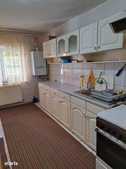 Apartament cu 3 camere decomandat în Carpați 2