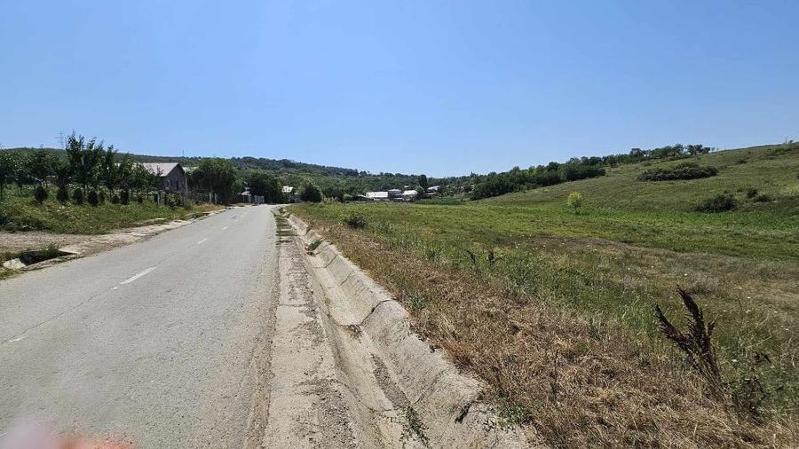 Teren de 2340 mp, în Miroslava