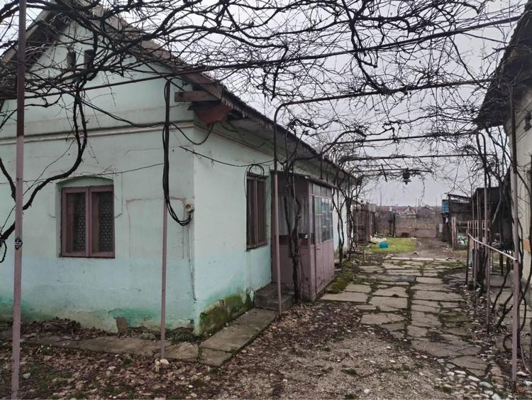 Casa de vanzare si teren - 5