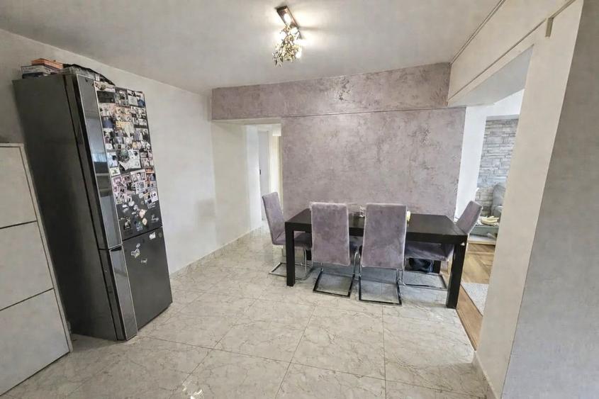 Apartament cu 3 camere decomandat, mobilat în P-ța Alba Iulia
