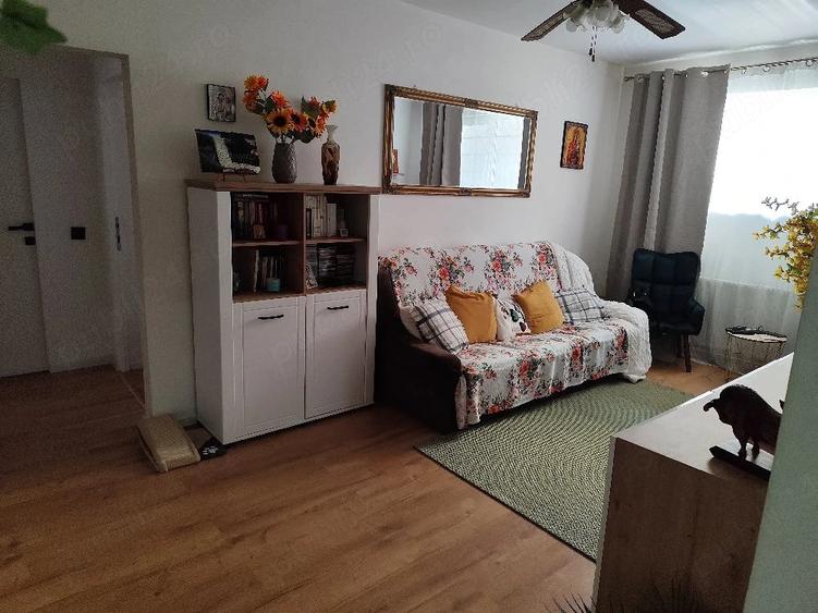 Apartament cu 3 camere semidecomandat în 1 Decembrie 1918