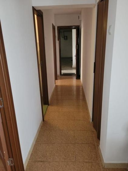 Apartament cu 3 camere decomandat în Aviației